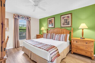 600 Neapolitan Way in Naples, FL - Building Photo - Building Photo