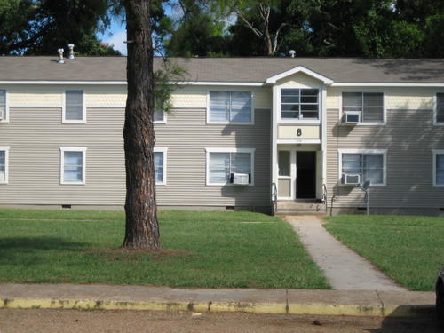 Holiday Apartments in Natchez, MS - Building Photo