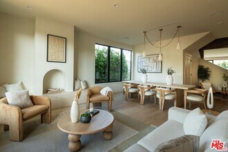 11748 La Maida St in Los Angeles, CA - Building Photo - Building Photo