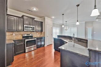 3028 Greenway Cir SE in Owens Cross Roads, AL - Building Photo - Building Photo