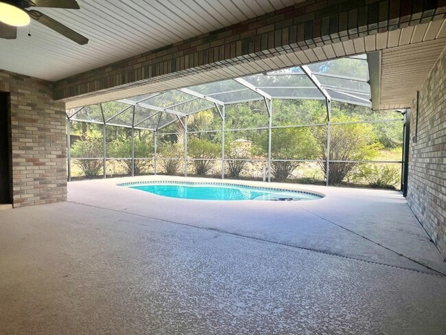 1156 S Carpenter Ave in Orange City, FL - Foto de edificio - Building Photo