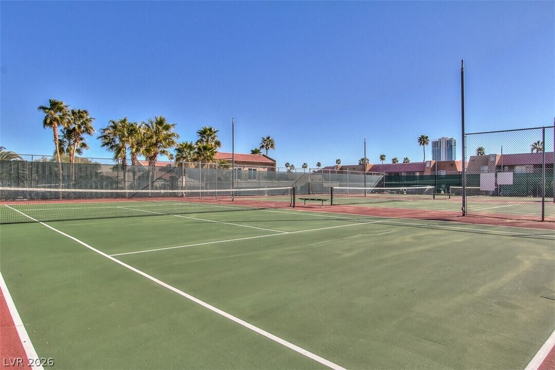 5140 Indian River Dr in Las Vegas, NV - Building Photo