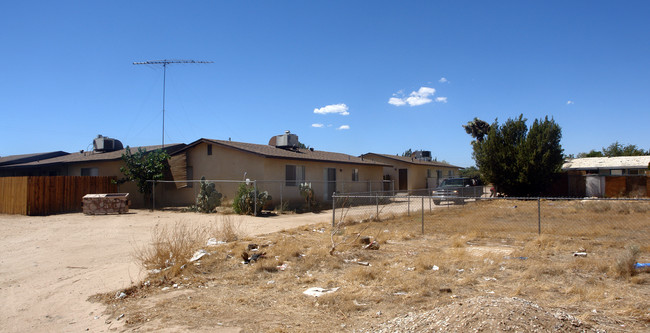 15954 Olive St in Hesperia, CA - Building Photo - Building Photo