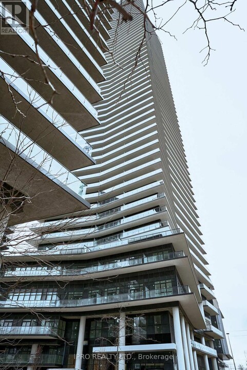38-2438 Annie Craig Dr in Toronto, ON - Building Photo