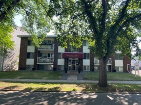 Princeton Manor in Edmonton, AB - Building Photo