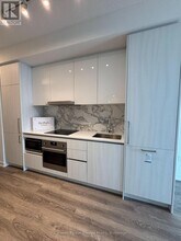 195 Commerce St in Vaughan, ON - Building Photo - Building Photo