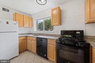 11606 Vantage Hill Rd in Reston, VA - Building Photo - Building Photo