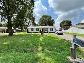 418 Woods Edge Rd in Winchester, TN - Building Photo