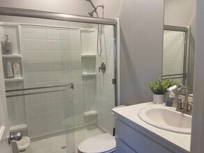 1424 Willowedge Way in Stockton, CA - Building Photo - Building Photo