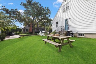 6 Cliff Terrace in Newport, RI - Building Photo - Building Photo
