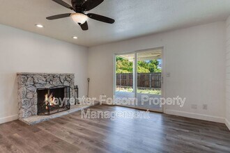 5800 Deary Way in Orangevale, CA - Building Photo - Building Photo