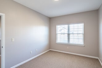 Hunt Club Circle Townhomes in East Amherst, NY - Building Photo - Interior Photo