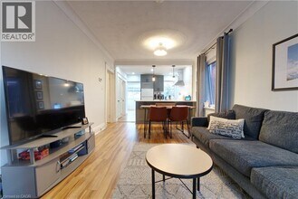 100 Huxley Ave N in Hamilton, ON - Building Photo - Building Photo