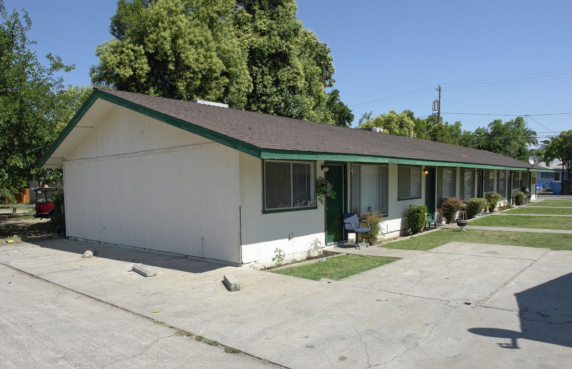 617 W Santa Fe Ave in Merced, CA - Building Photo