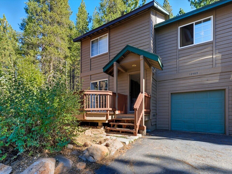 12489 Northwoods Blvd in Truckee, CA - Building Photo