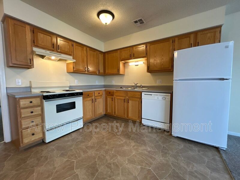 1009 14-9 in Wamego, KS - Building Photo