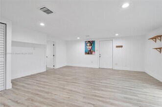 7637 NW 17th Pl in Miami, FL - Building Photo - Building Photo