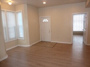 27 Acker St W, Unit #1 in St. Paul, MN - Foto de edificio - Building Photo