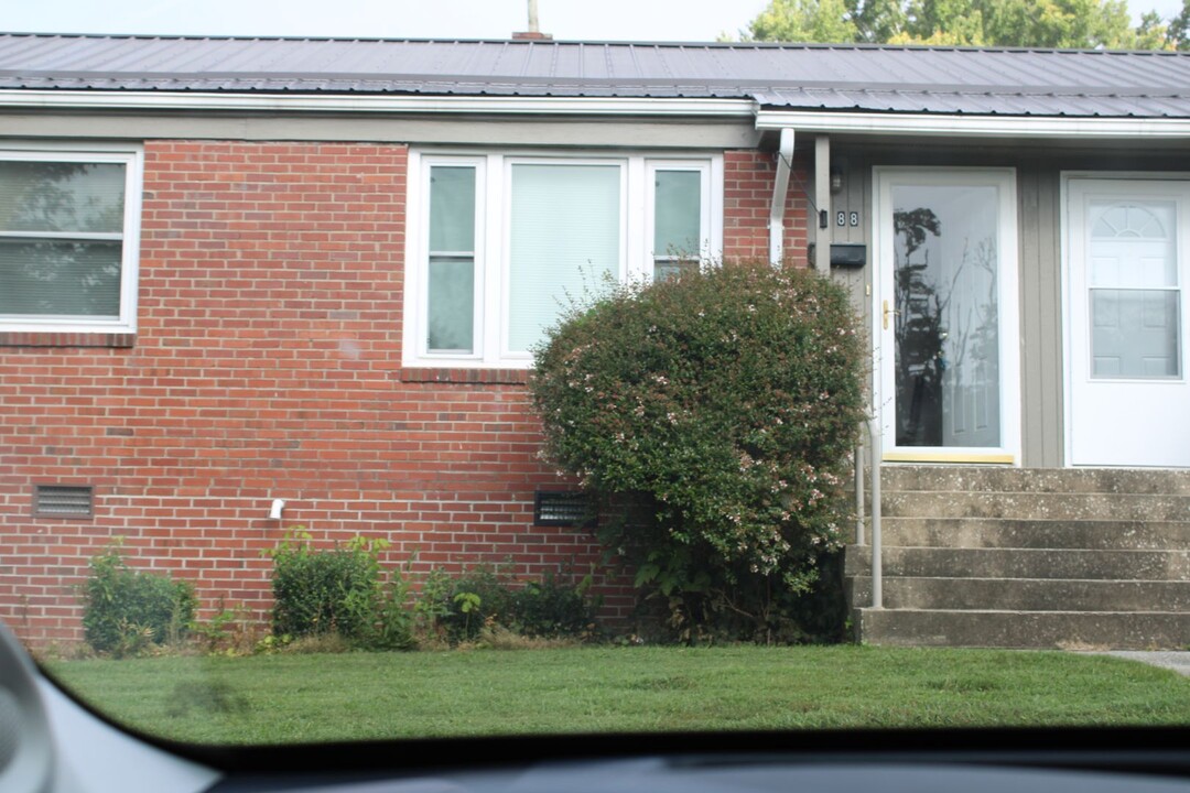88 Trowbridge Ln in Brevard, NC - Foto de edificio