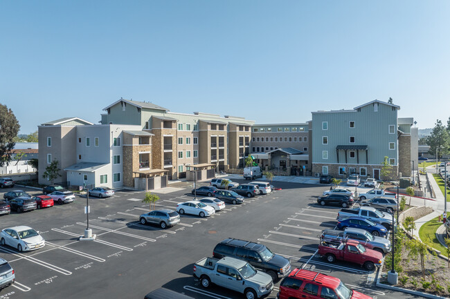 Mountain View in Lake Forest, CA - Foto de edificio - Building Photo