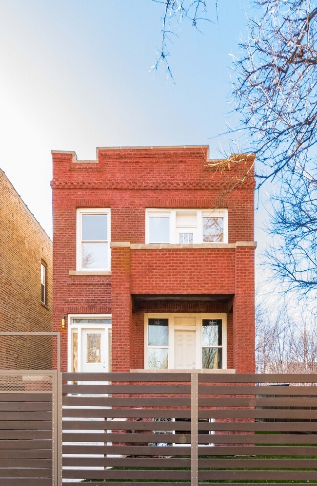 634 N Hamlin Ave, Unit 2bd/1bth Garden Unit