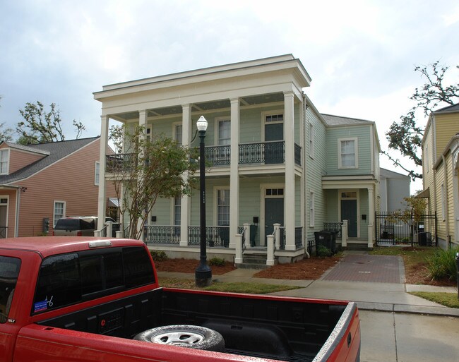 812 St Mary Dr in New Orleans, LA - Foto de edificio - Building Photo