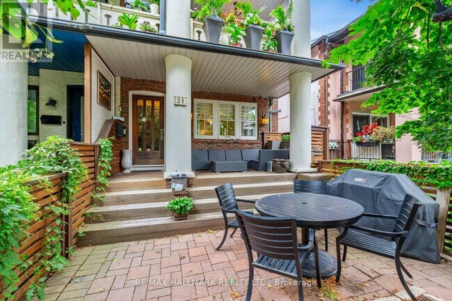 property at 24 Hammersmith Ave