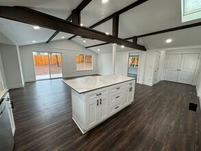 10054 SW 35th Ave in Portland, OR - Building Photo - Building Photo