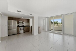 910 West Ave, Unit 230 in Miami Beach, FL - Building Photo