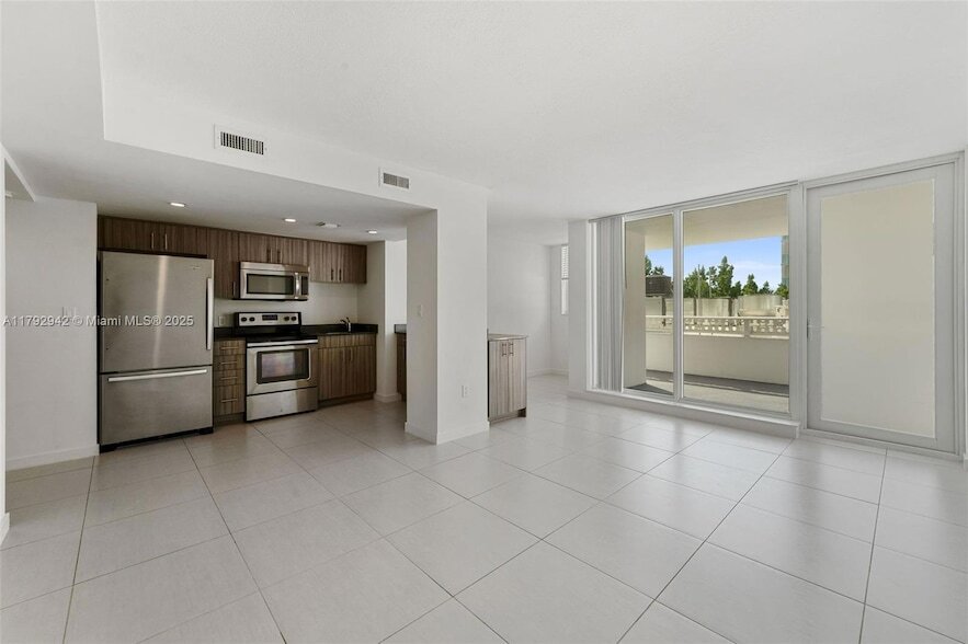 910 West Ave, Unit 230 in Miami Beach, FL - Building Photo