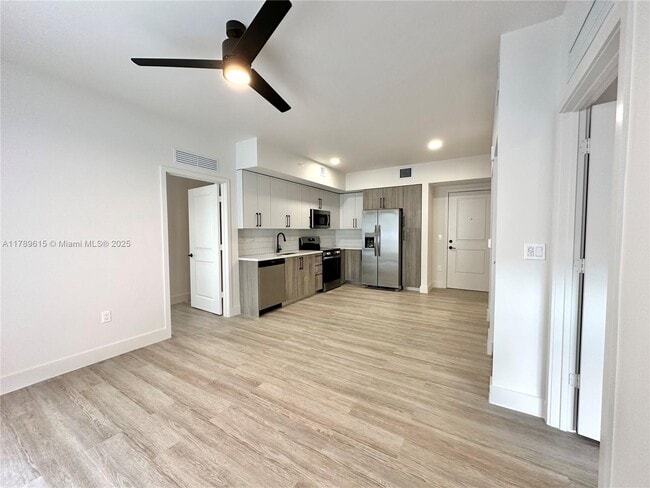 18412 Homestead Ave in Miami, FL - Foto de edificio - Building Photo