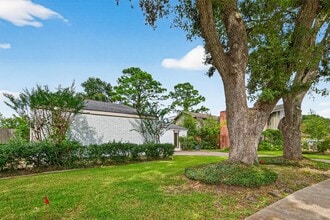 2042 Hilton Head Dr in Missouri City, TX - Building Photo - Building Photo