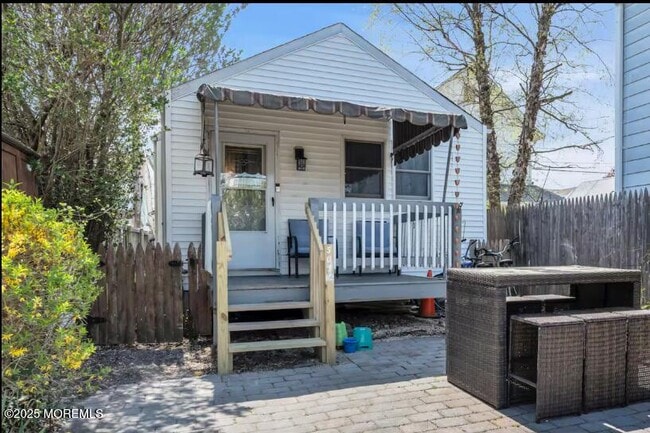property at 503 1/2 Park Pl Ave