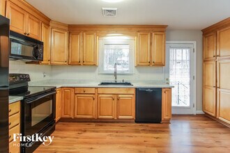690 Valley Brook Ln in Winston-Salem, NC - Building Photo - Building Photo