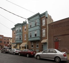 823 Christian St in Philadelphia, PA - Building Photo - Building Photo