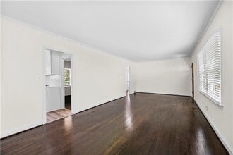 990 Lindridge Dr NE in Atlanta, GA - Building Photo - Building Photo