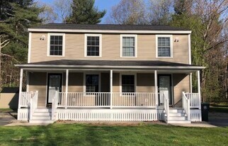 20 Bow St, Unit Duplex in Kennebunk, ME - Building Photo