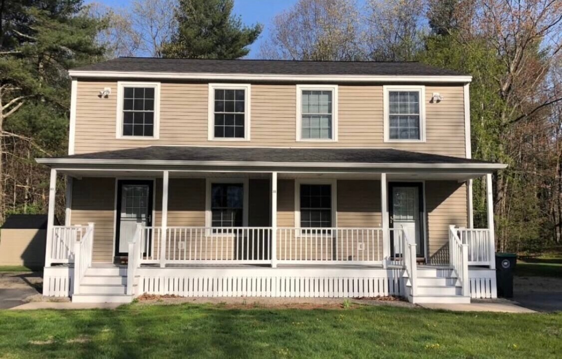 20 Bow St, Unit Duplex in Kennebunk, ME - Building Photo
