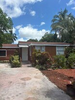 1447 NW 98th St in Miami, FL - Building Photo