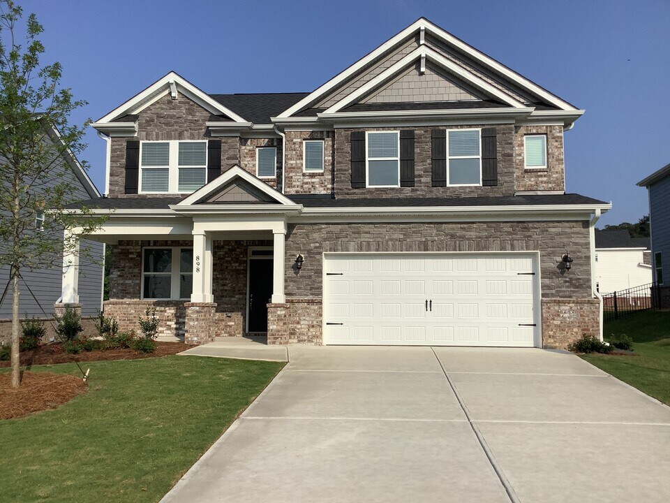 898 Carnaby Ln in Dacula, GA - Building Photo