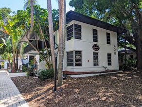 Palms @ Crescent Lake Apartments in St. Petersburg, FL - Building Photo - Building Photo