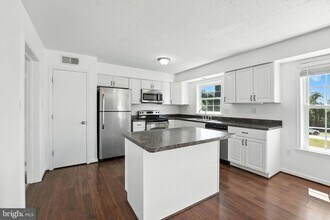 10719 Old Colchester Rd in Lorton, VA - Building Photo - Building Photo