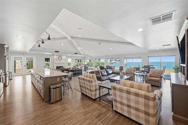 500 Water's Edge Drive in Lake Dallas, TX - Foto de edificio