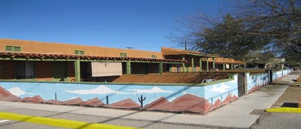 Alturas Apartments in Tucson, AZ - Building Photo - Building Photo