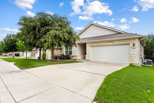 5042 Italica Rd in San Antonio, TX - Building Photo