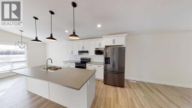 9805-9889 89 St in Grande Prairie, AB - Building Photo - Building Photo