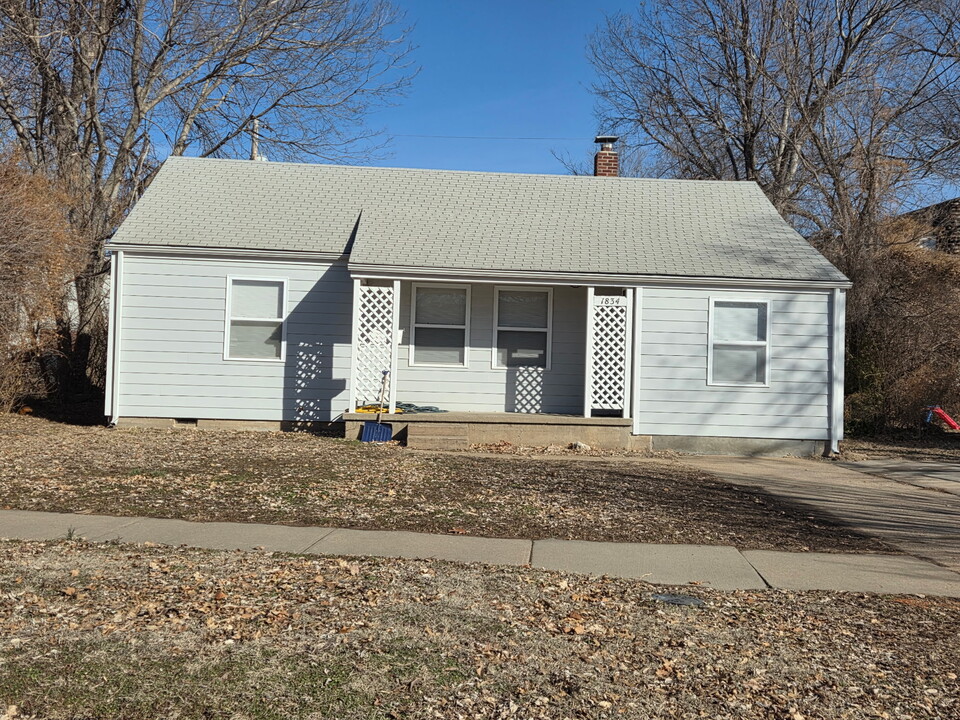 1834 Hunting Ave in Manhattan, KS - Building Photo