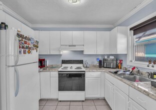 12217 SW 203rd Ter in Miami, FL - Foto de edificio - Building Photo