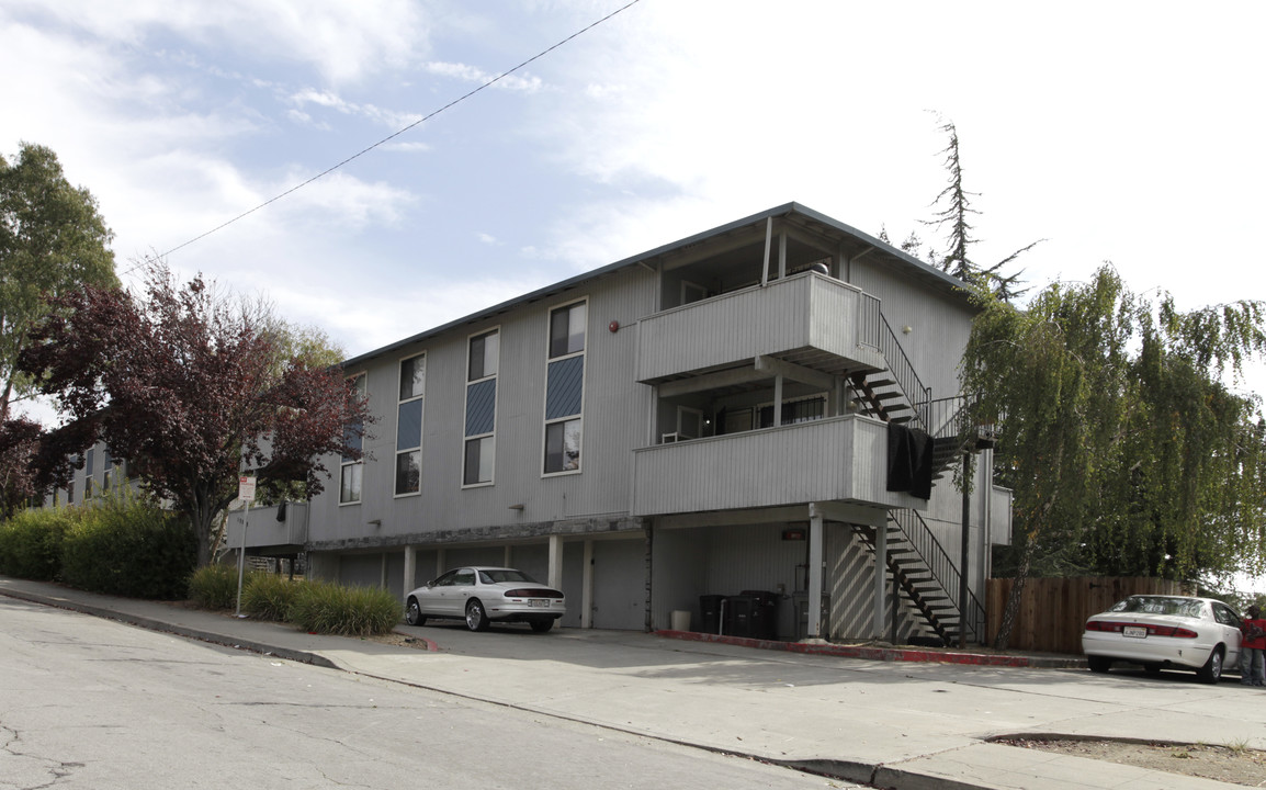 15525 Liberty St in San Leandro, CA - Building Photo