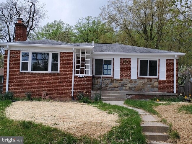 property at 212 N Van Buren St